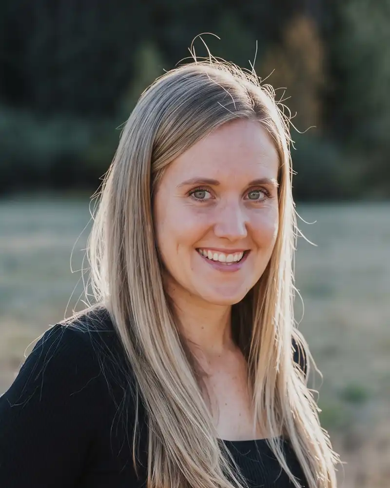 Hannah Mansell_headshot_crop_Lrg